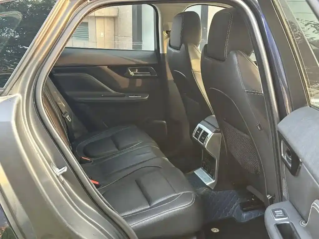 Jaguar F-PACE — миниатюра 7