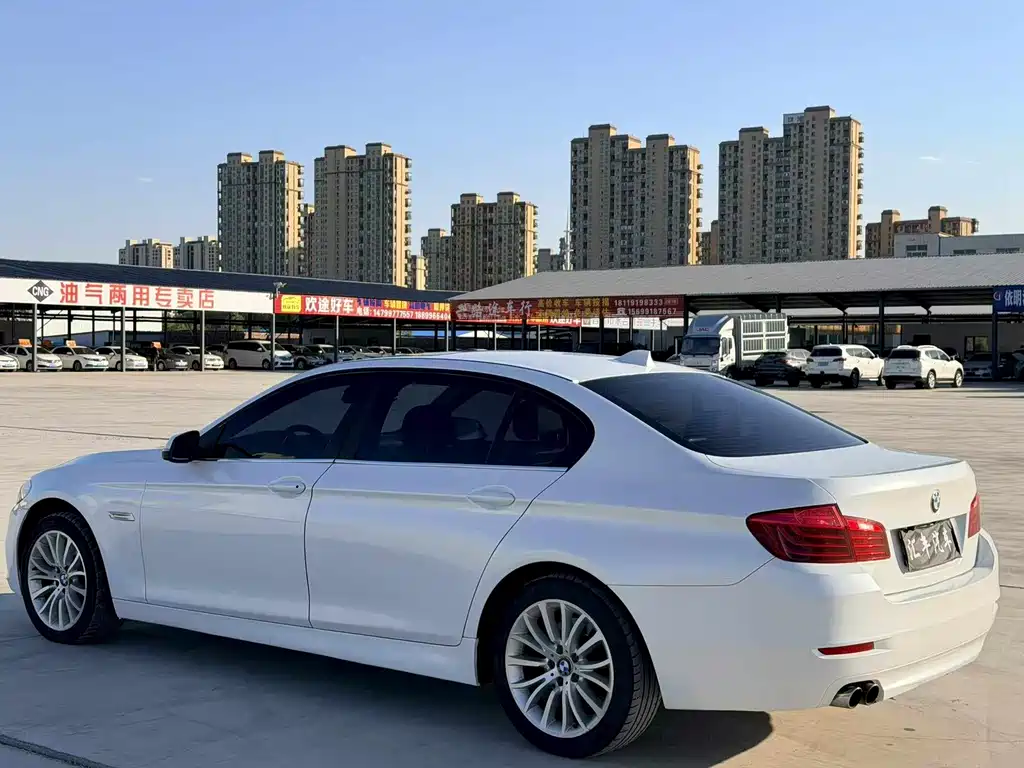 BMW 5 Series — миниатюра 7