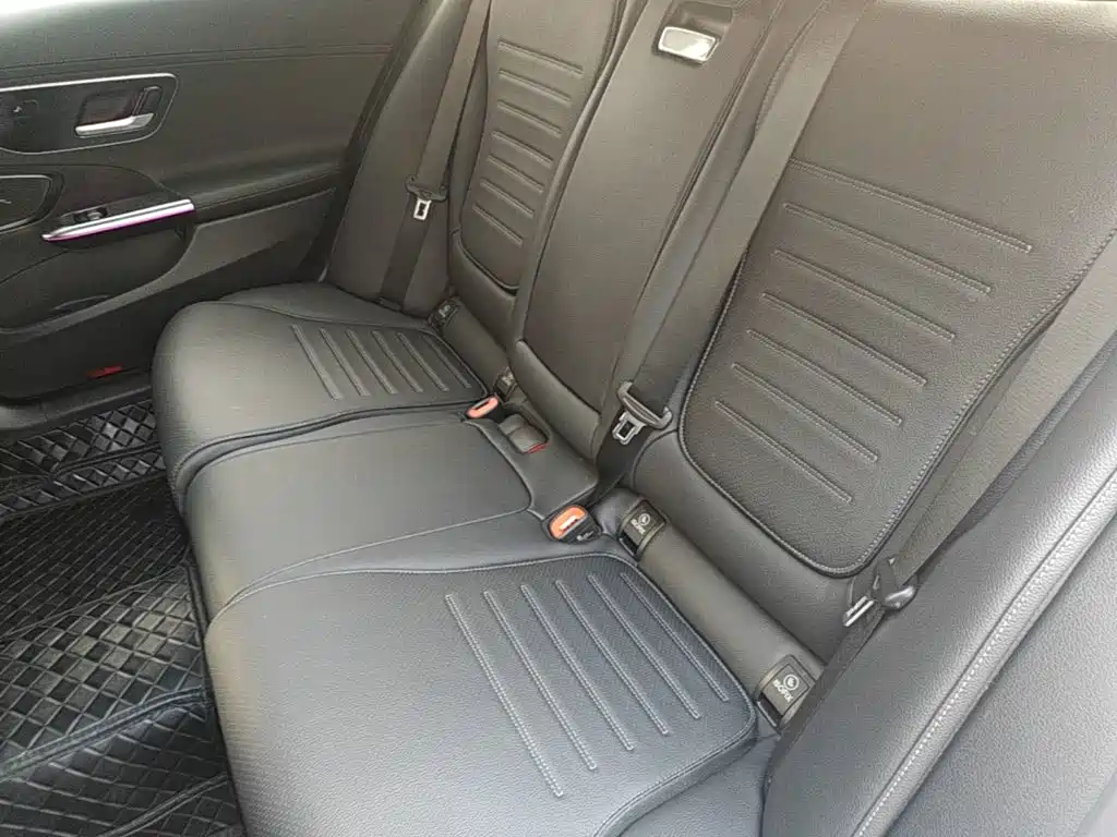 Mercedes-Benz C-Class — миниатюра 17
