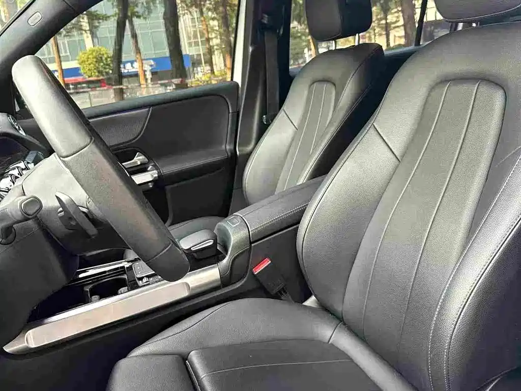 Mercedes-Benz GLB — миниатюра 9
