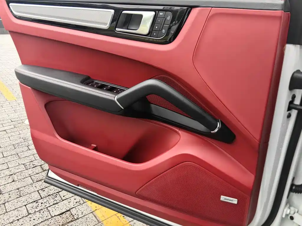 Porsche Cayenne — миниатюра 20