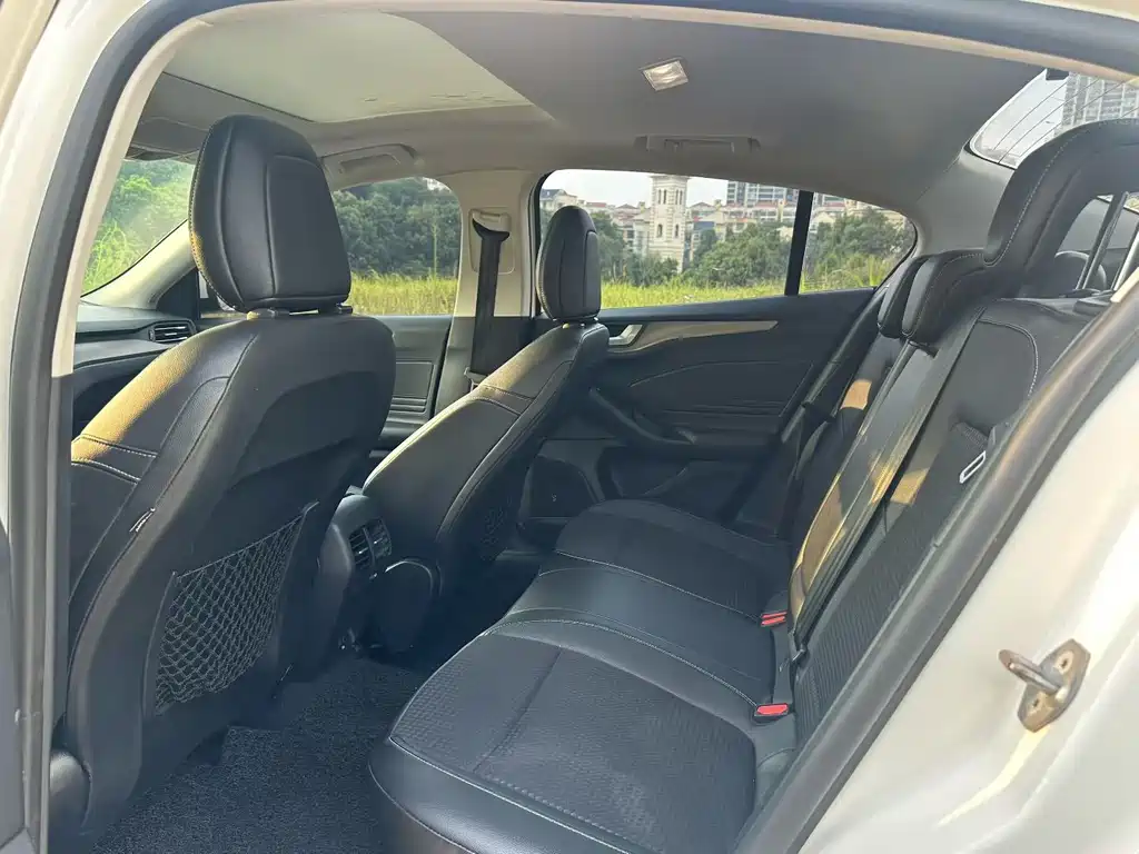 Ford Focus — миниатюра 6