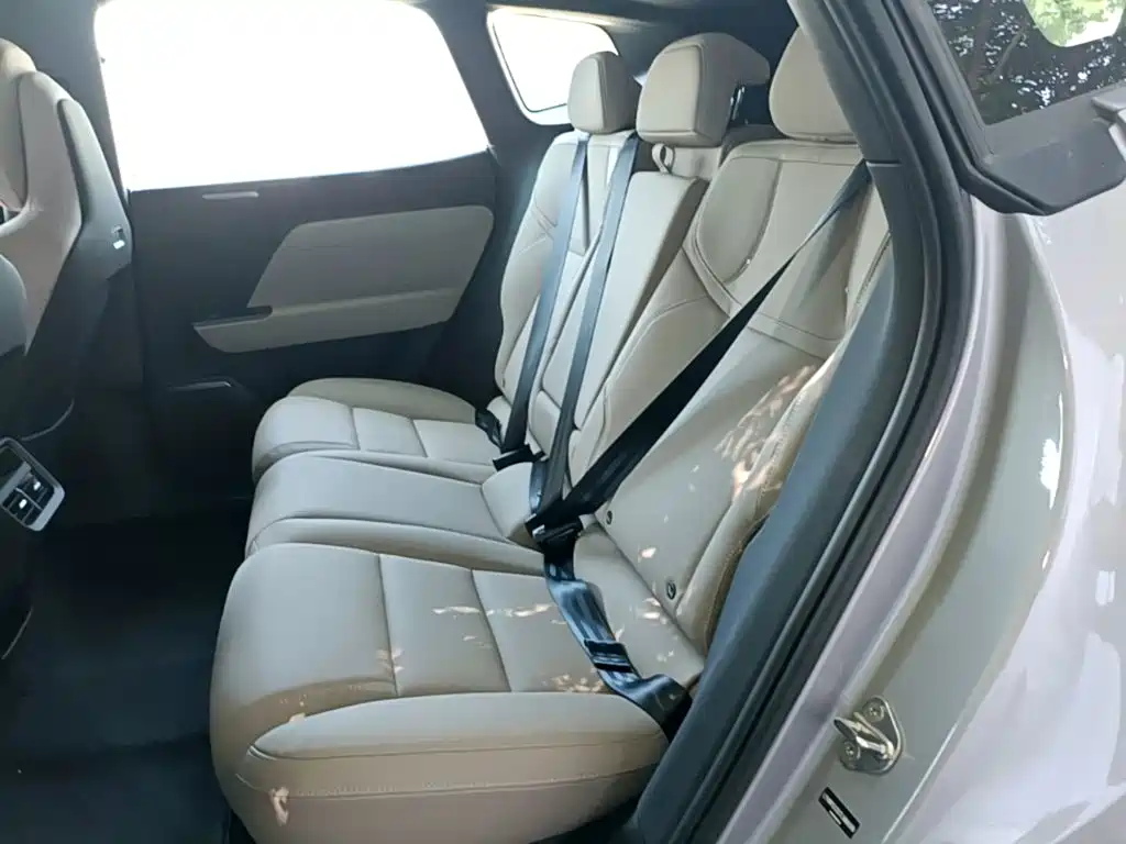 Volvo XC70 PHEV — миниатюра 17