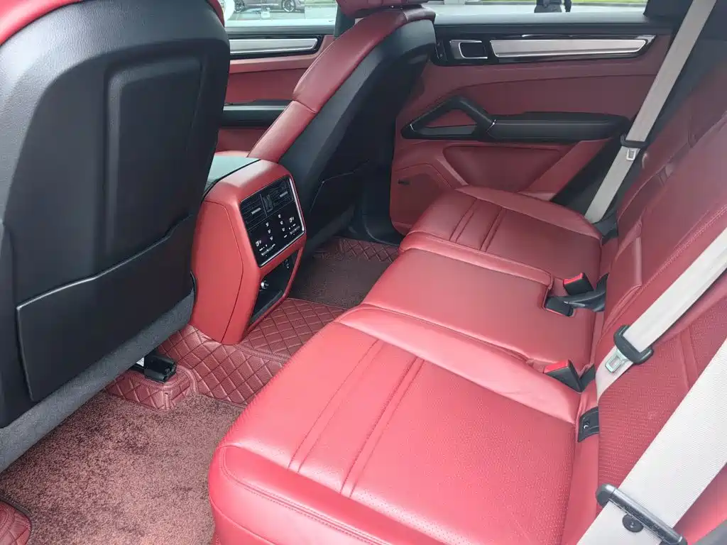 Porsche Cayenne — миниатюра 12