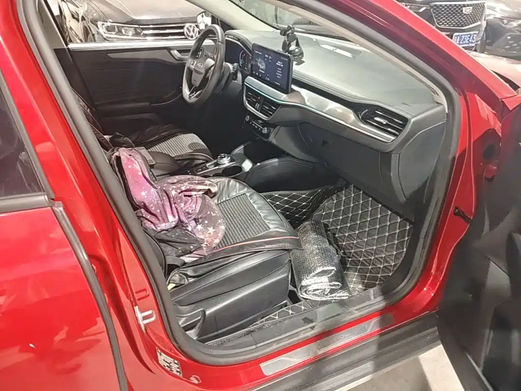 Ford Focus Active — миниатюра 25