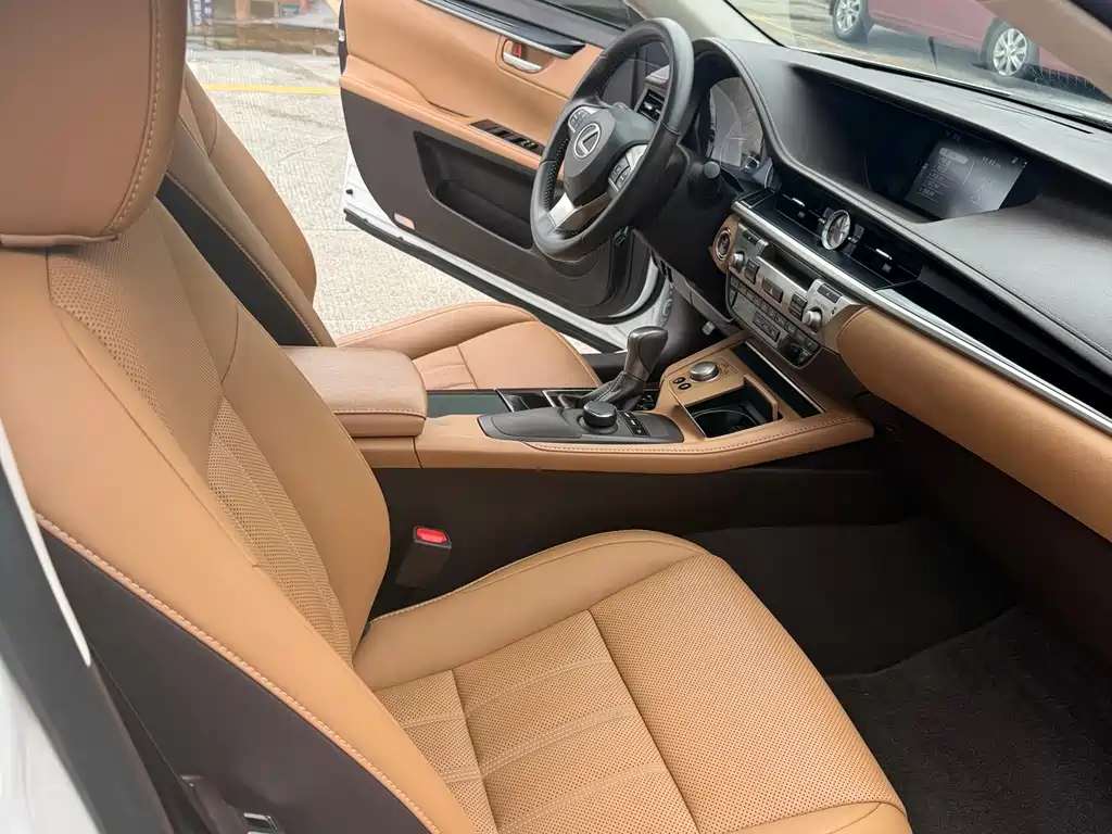 Lexus ES — миниатюра 10