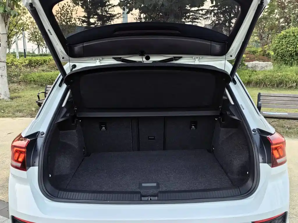 Volkswagen T-Roc — миниатюра 10
