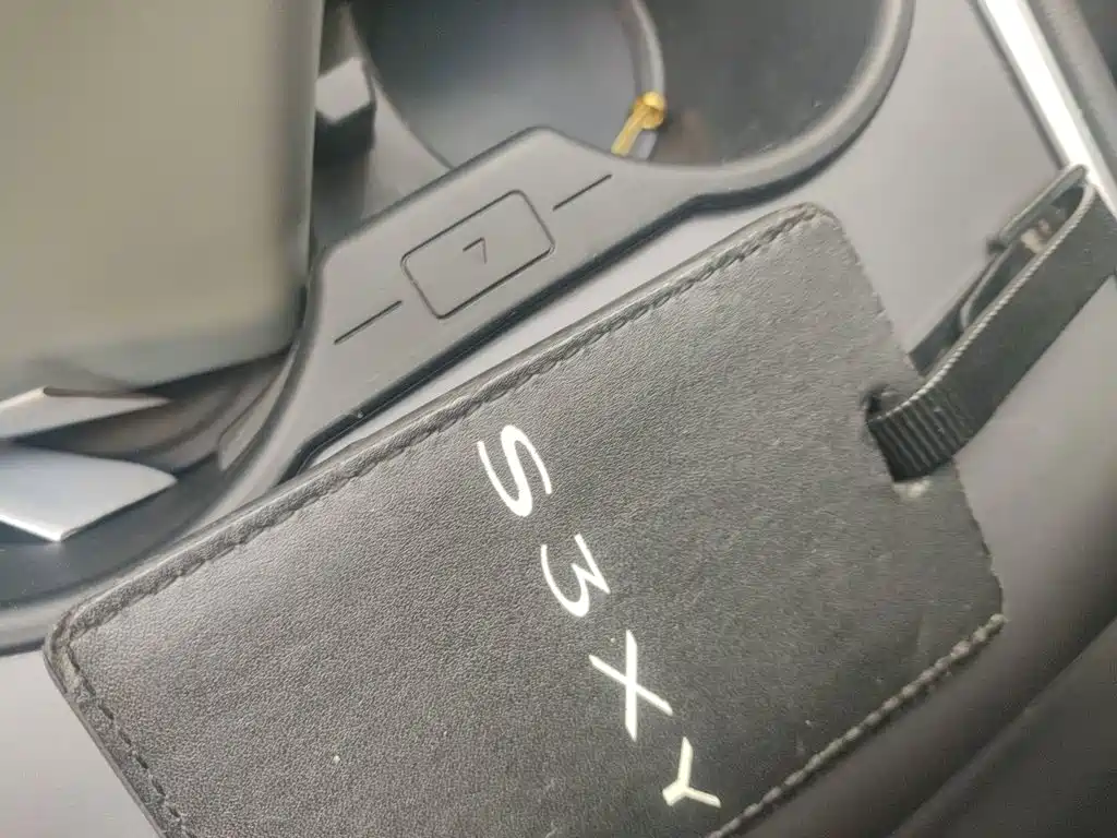 Tesla Model Y — миниатюра 9