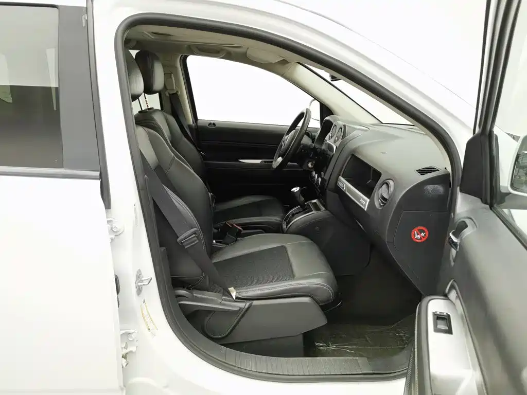 Jeep Compass (Import) — миниатюра 23