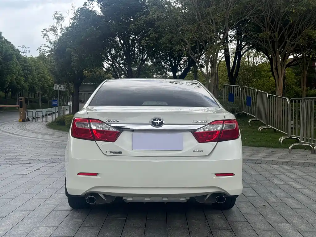 Toyota Camry — миниатюра 10