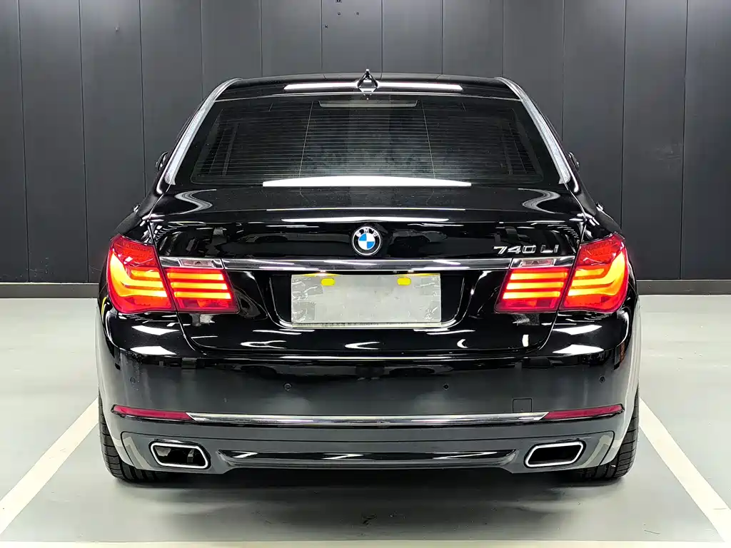 BMW 7 Series — миниатюра 21