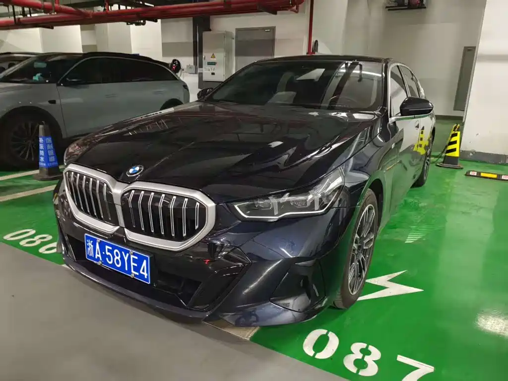BMW 5 Series — миниатюра 2