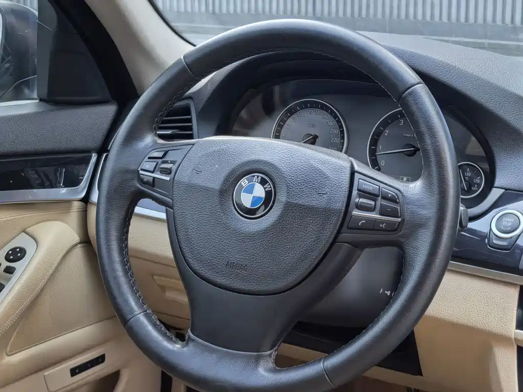BMW 5 Series — миниатюра 9