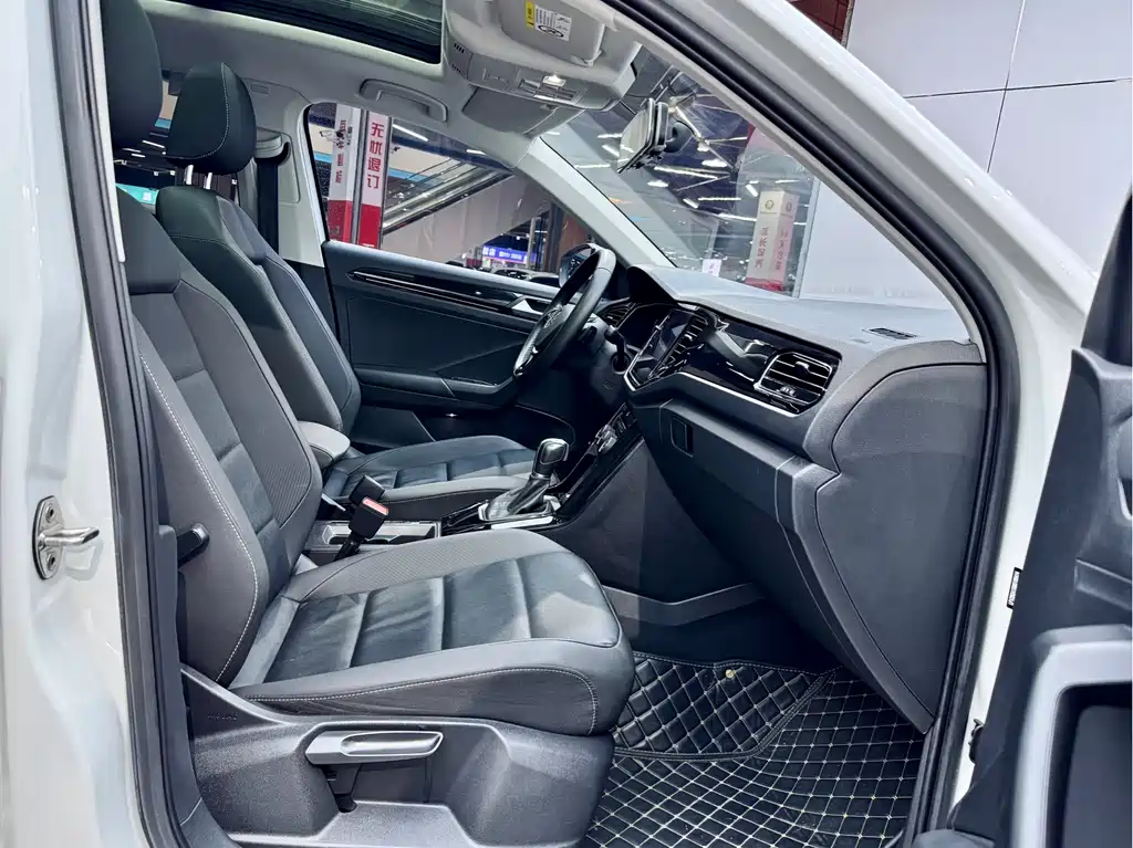 VOLKSWAGEN T ROC EXPLORING SONGS