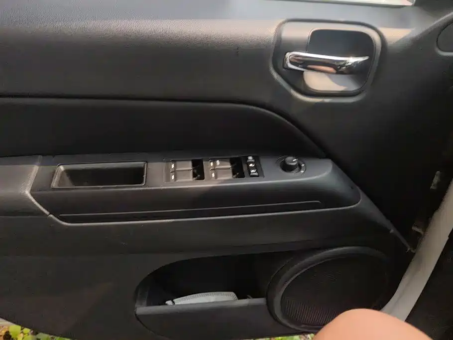 Jeep Compass (Import) — миниатюра 7