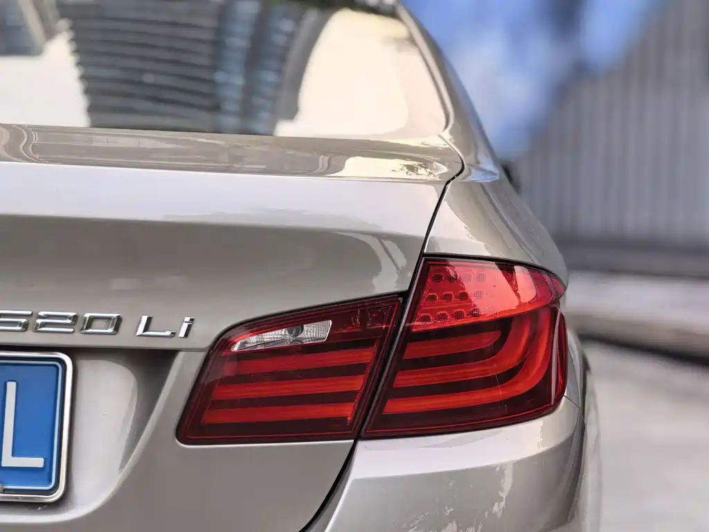 BMW 5 Series — миниатюра 17