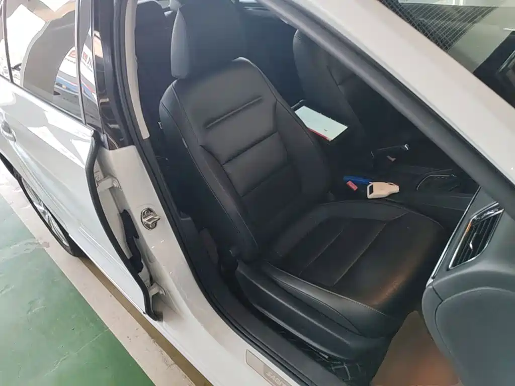 Volkswagen Sagitar — миниатюра 25