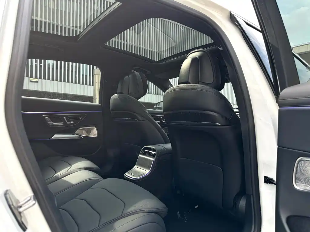 Mercedes-Benz E-Class — миниатюра 13