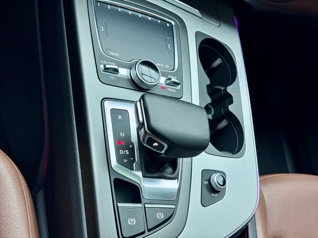 Audi Q7 — миниатюра 12