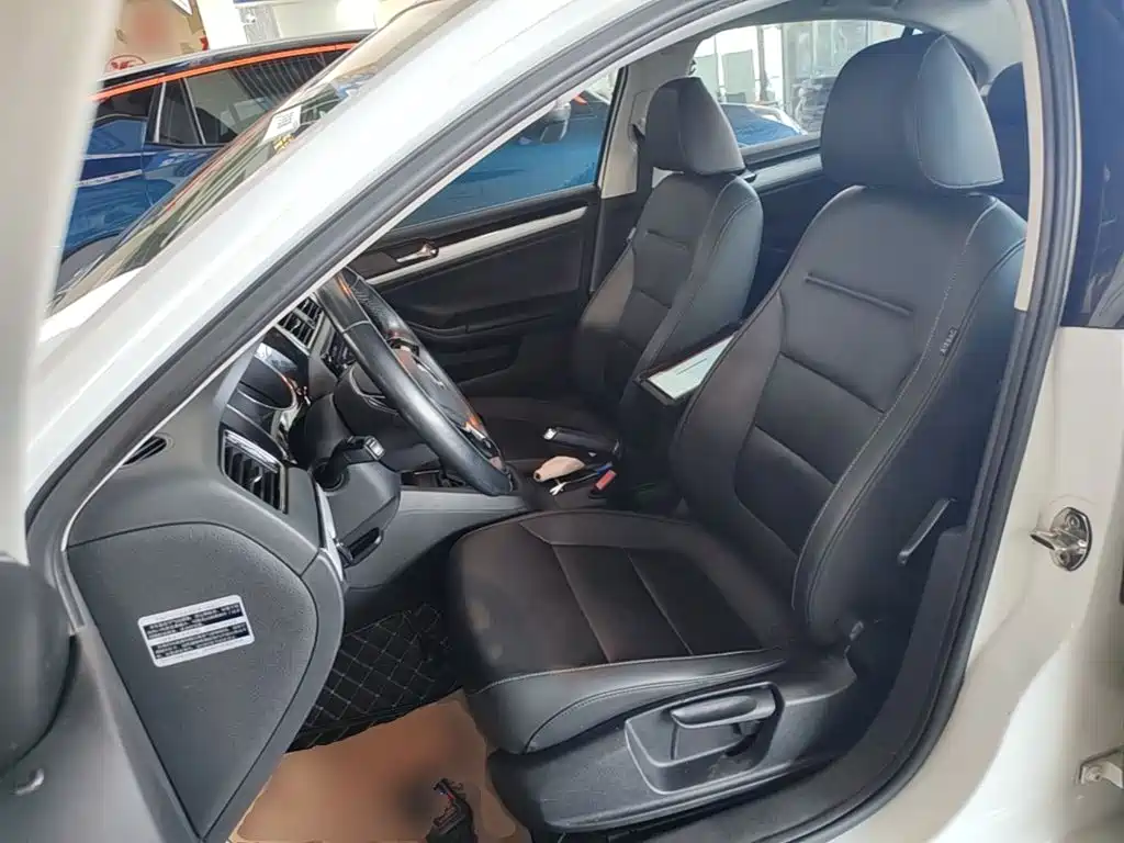 Volkswagen Sagitar — миниатюра 15