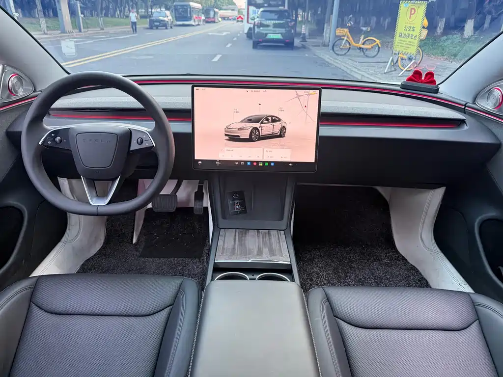 Tesla Model 3 — миниатюра 11