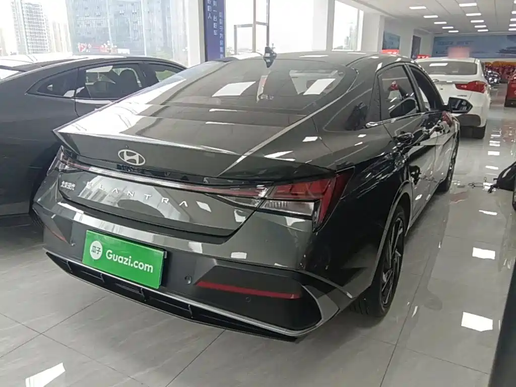 Hyundai Elantra — миниатюра 7