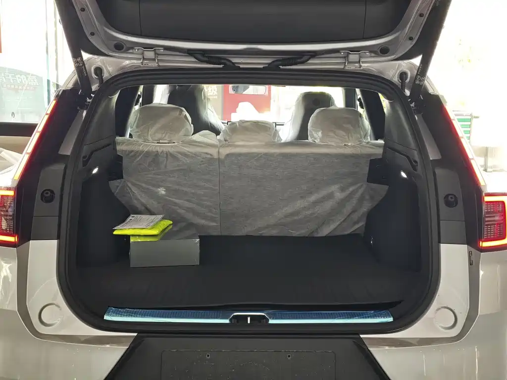 Volvo XC70 PHEV — миниатюра 16