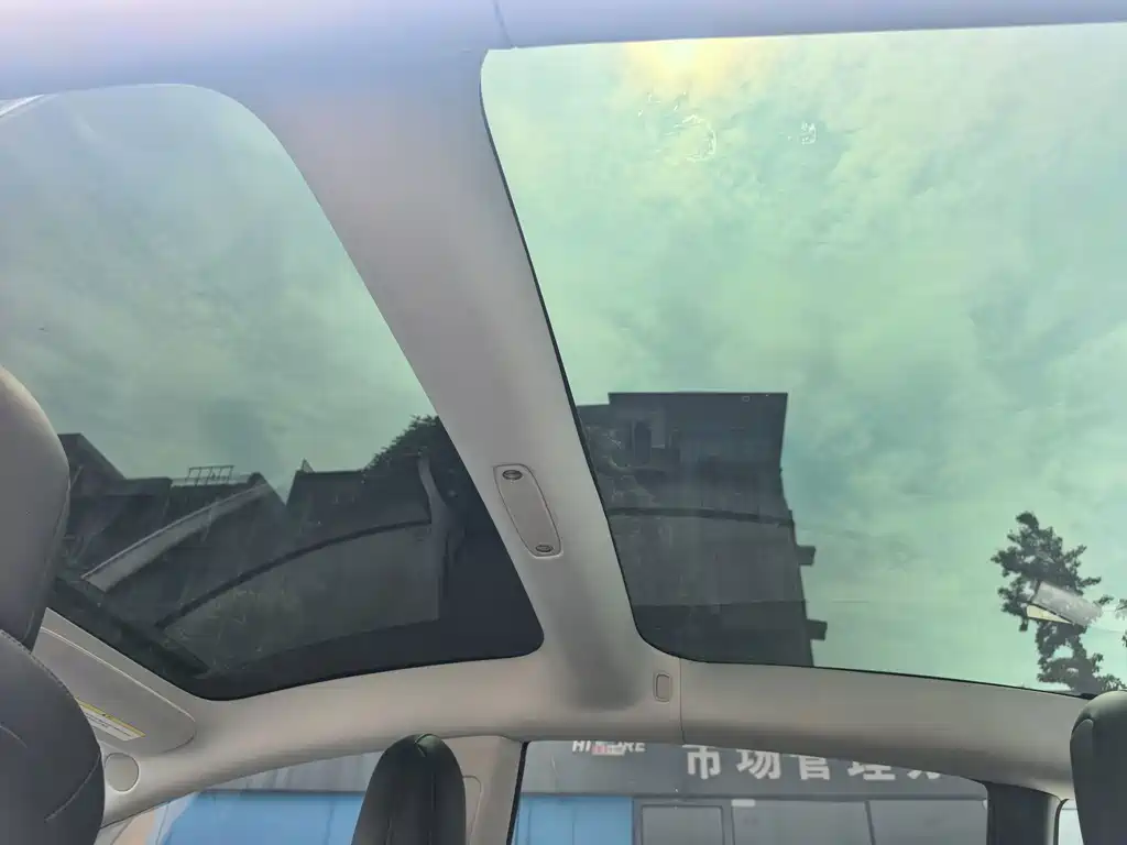Tesla Model 3 — миниатюра 16