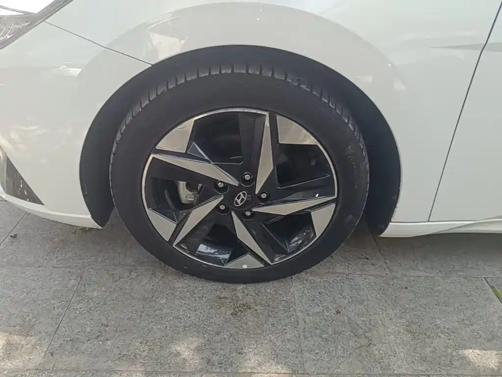 Hyundai Elantra — миниатюра 23