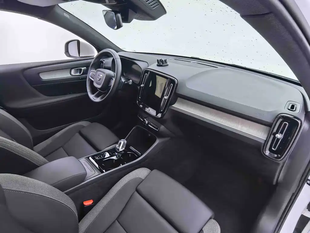 Volvo XC40 — миниатюра 10