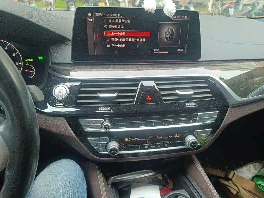 BMW 5 Series — миниатюра 9