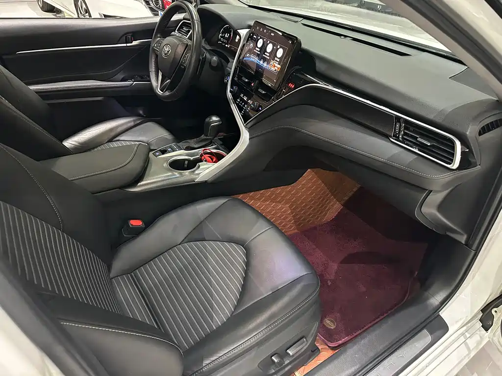 Toyota Camry — миниатюра 12