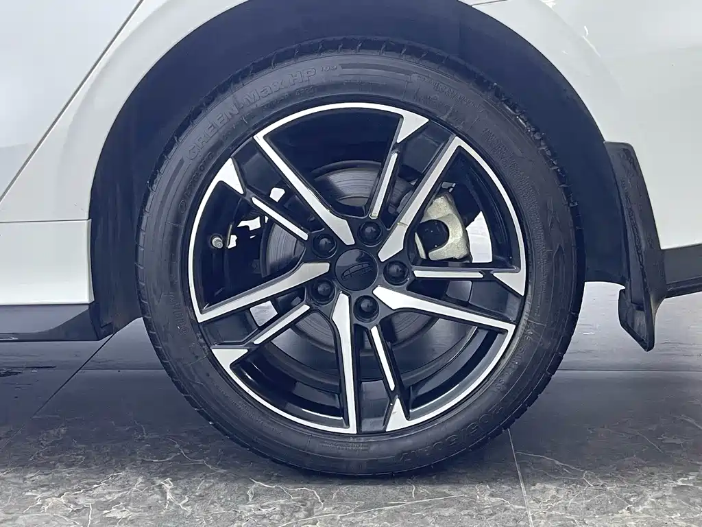 Geely Binrui — миниатюра 10