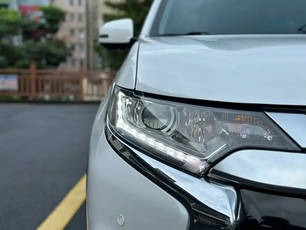 Mitsubishi Outlander — миниатюра 3