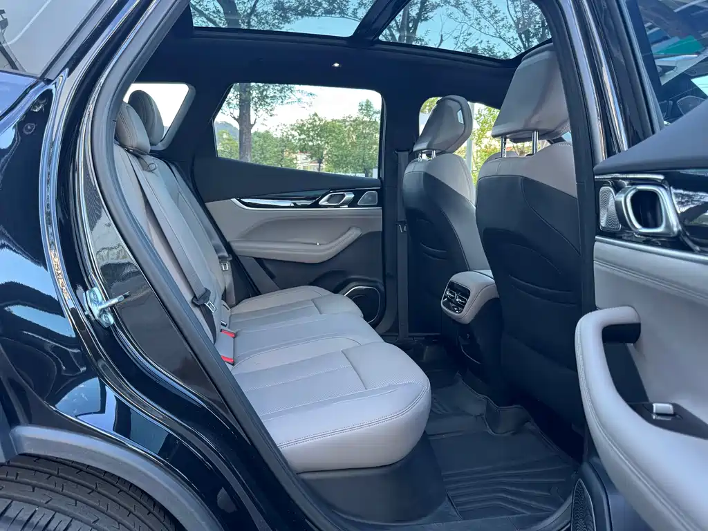 Geely Boyue L — миниатюра 9