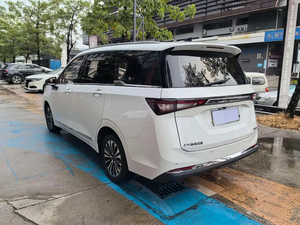 Wuling Jiachen — миниатюра 5