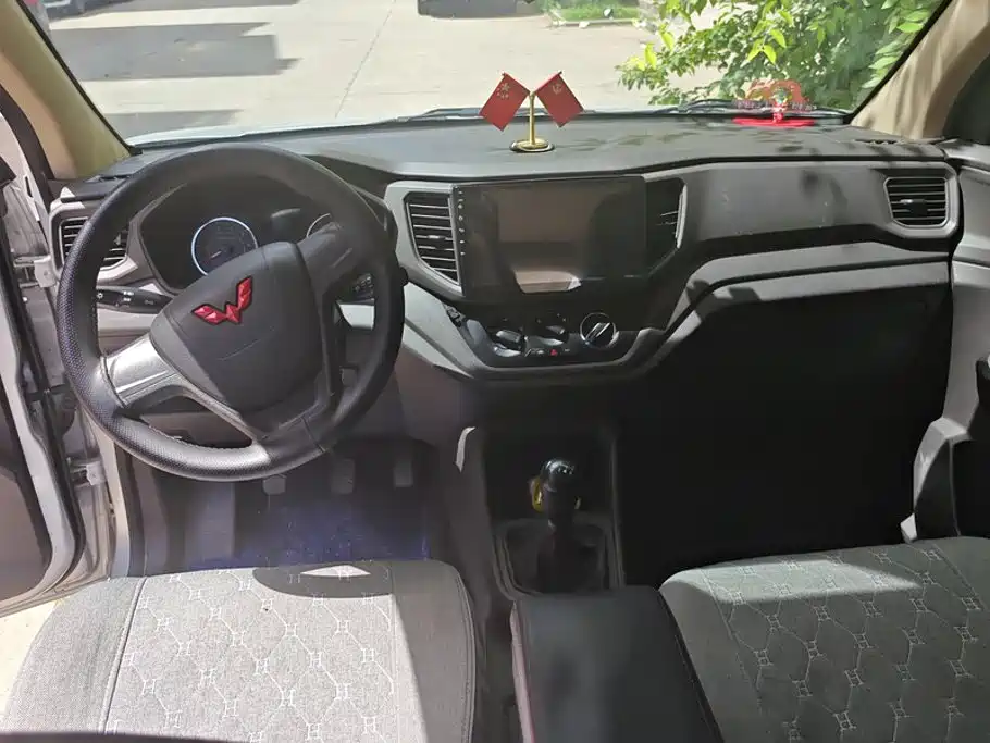 Wuling Hongguang V — миниатюра 12
