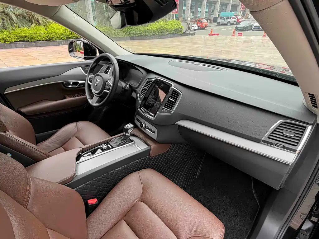 Volvo XC90 — миниатюра 12