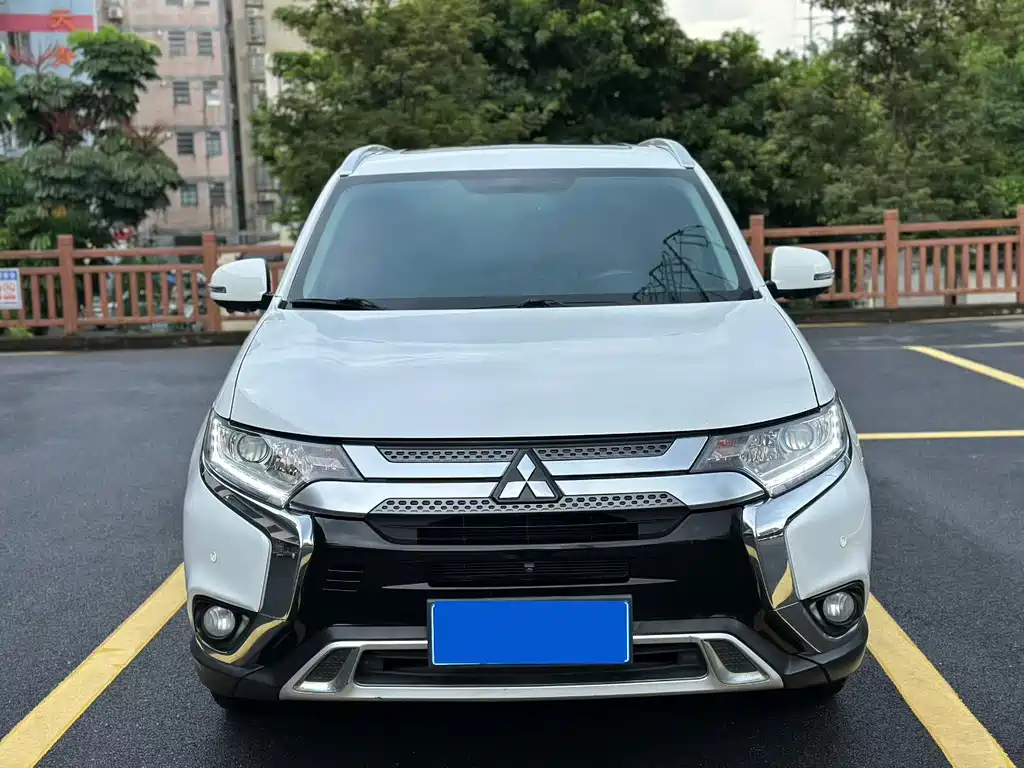 Mitsubishi Outlander — миниатюра 2