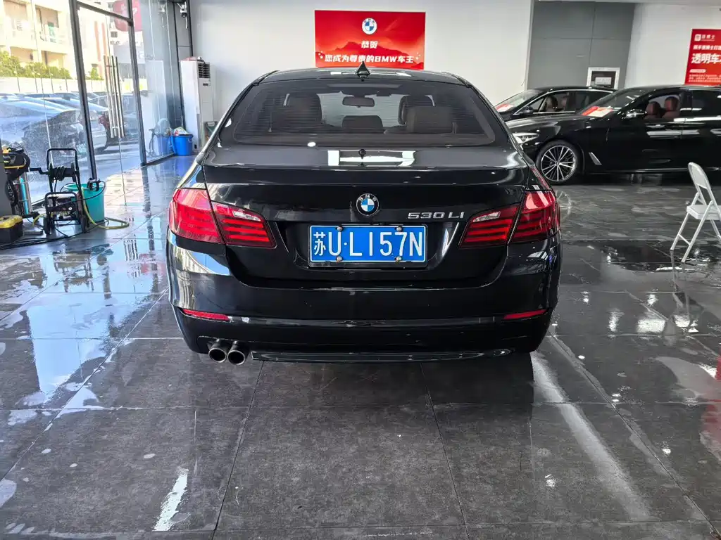BMW 5 Series — миниатюра 8