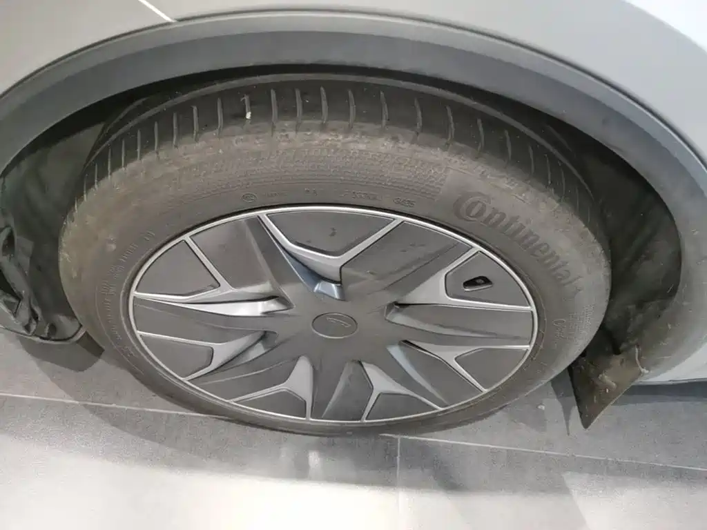 Tesla Model Y L — миниатюра 23