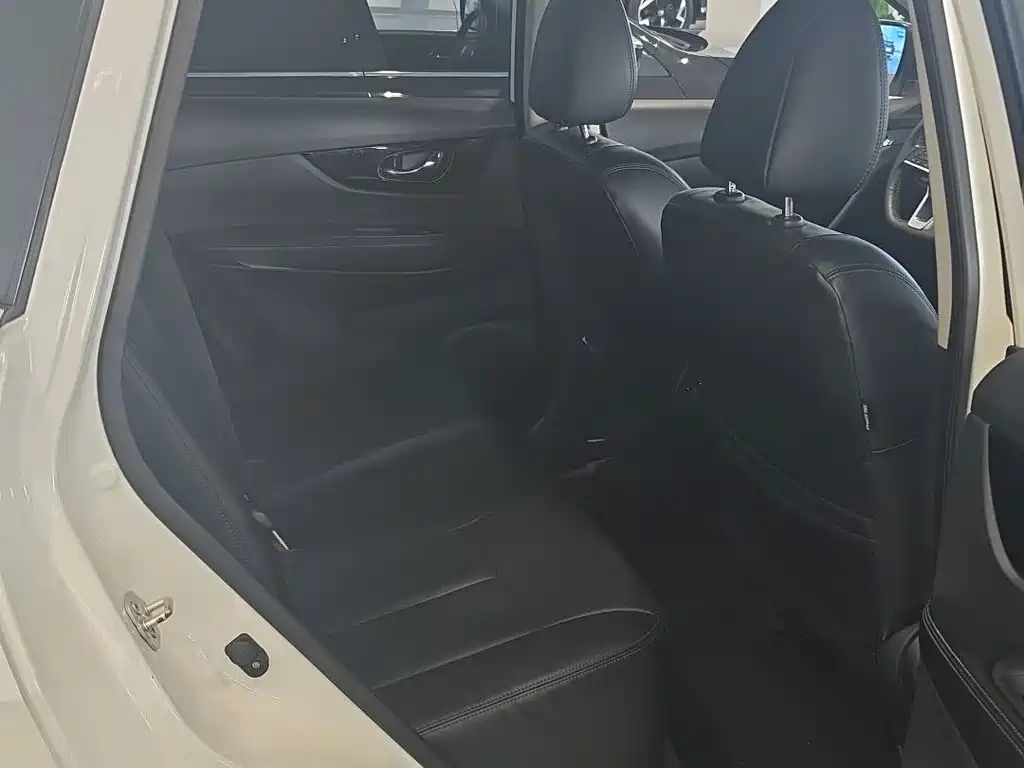 Nissan X-Trail — миниатюра 5