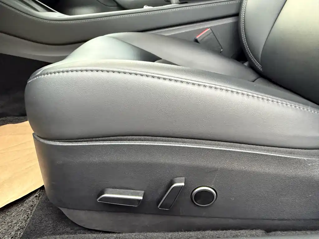 Tesla Model 3 — миниатюра 18