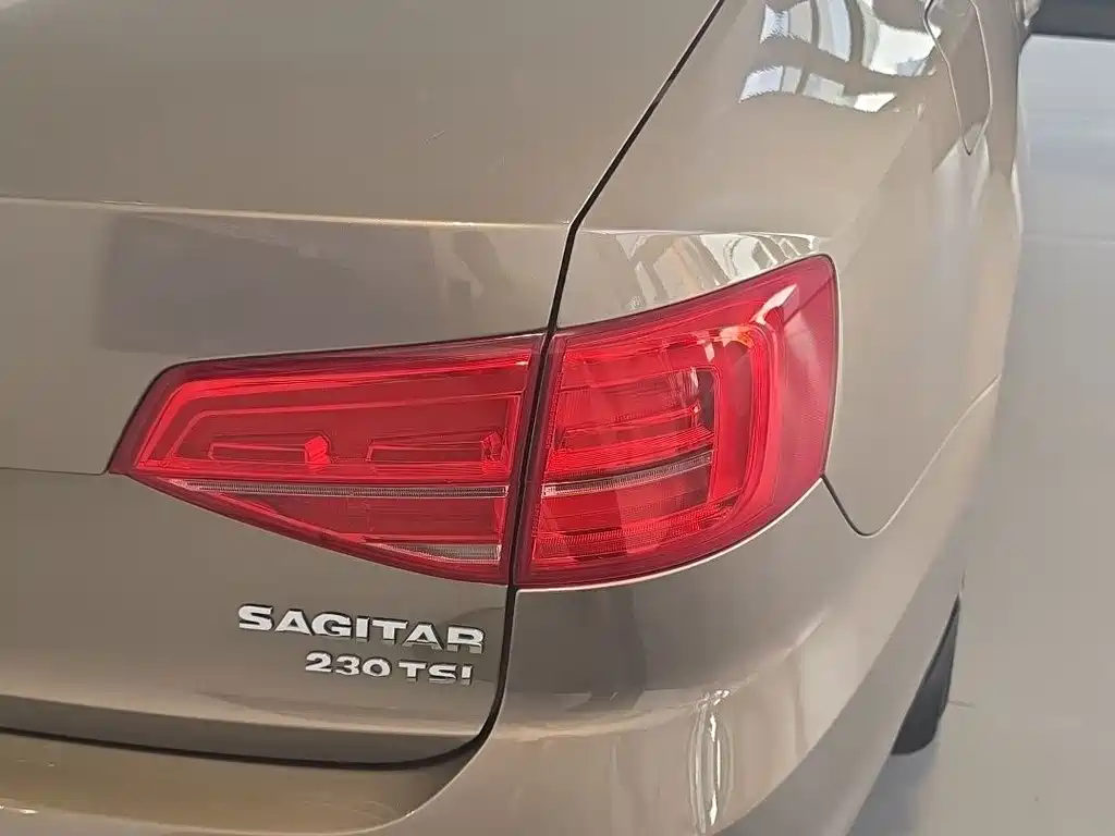 Volkswagen Sagitar — миниатюра 6