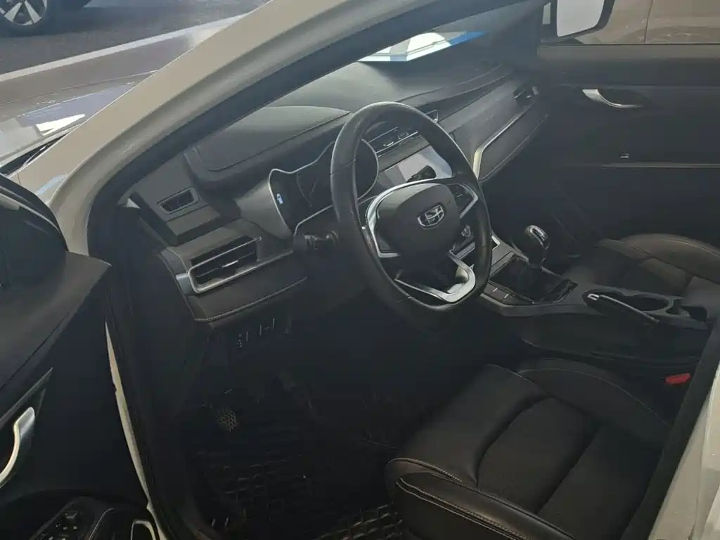 Geely Emgrand — миниатюра 6