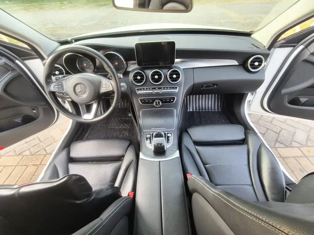 Mercedes-Benz C-Class — миниатюра 12