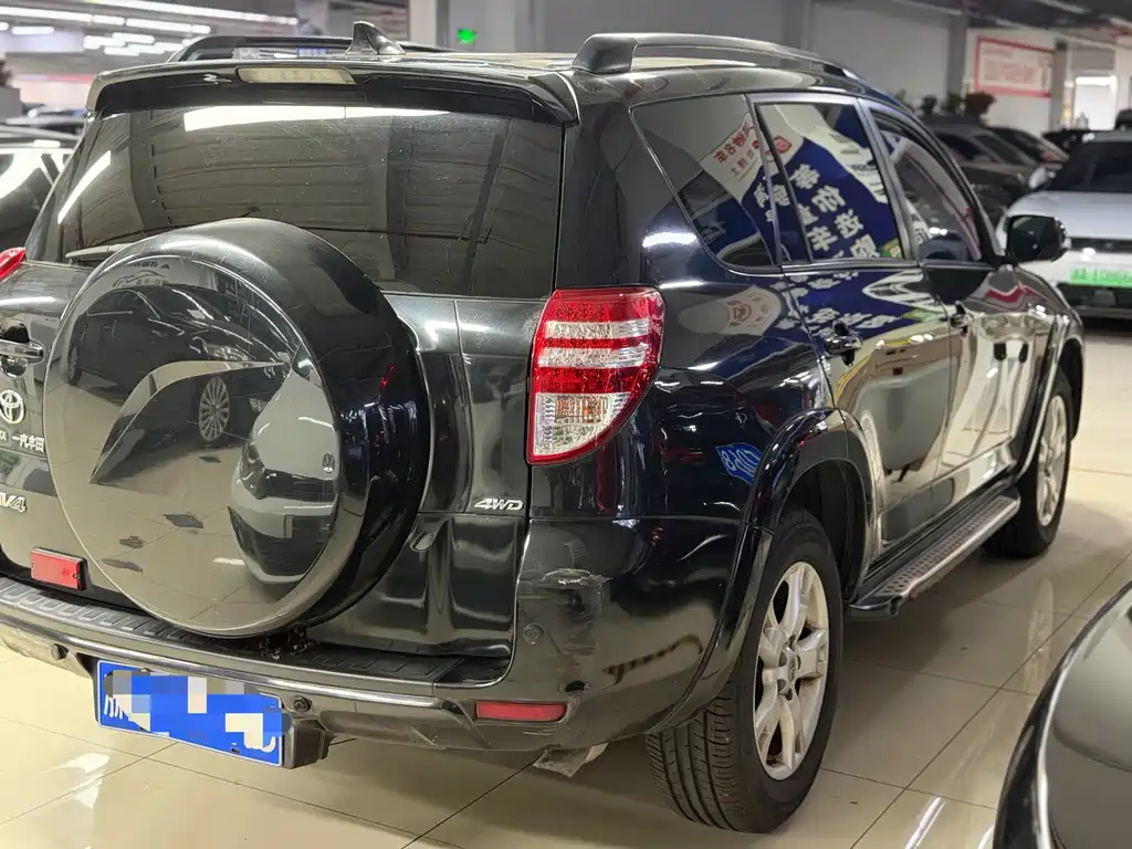 Toyota RAV4 — миниатюра 4