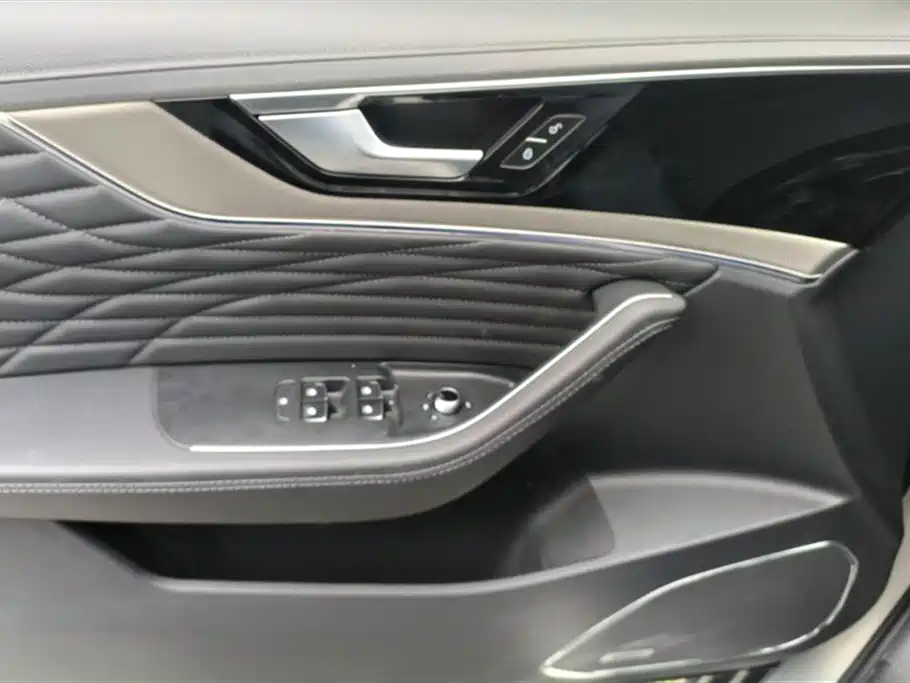 Hongqi HS5 2022 2.0T