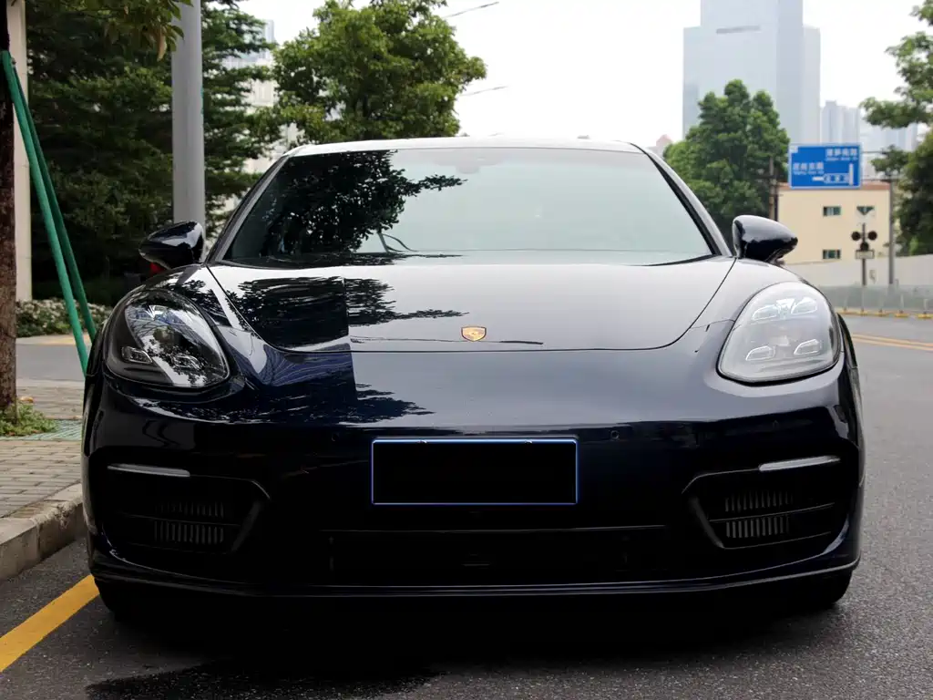 Porsche Panamera 2021