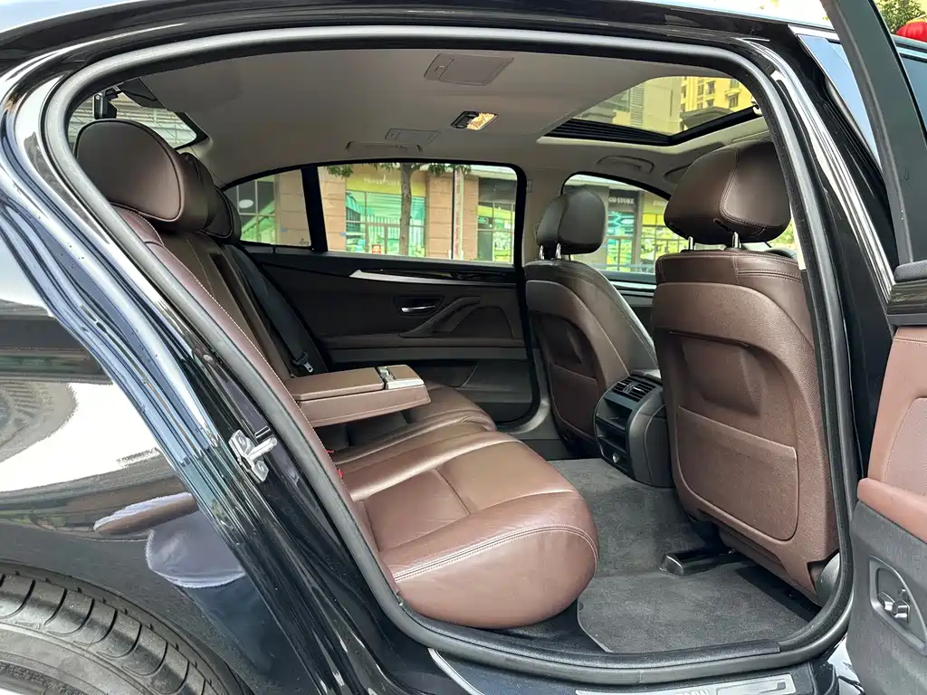 BMW 5 Series — миниатюра 15